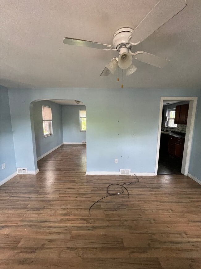 Building Photo - 2 bed 1.5 bath home in Pittsburgh Pa!