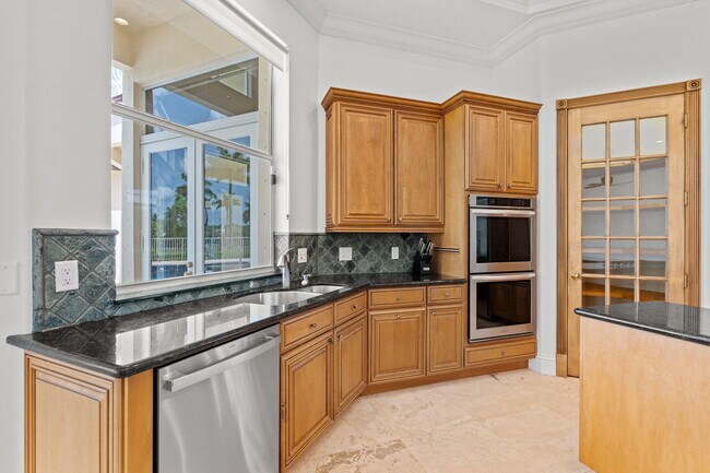 Building Photo - 3250 Palm Beach Point Blvd