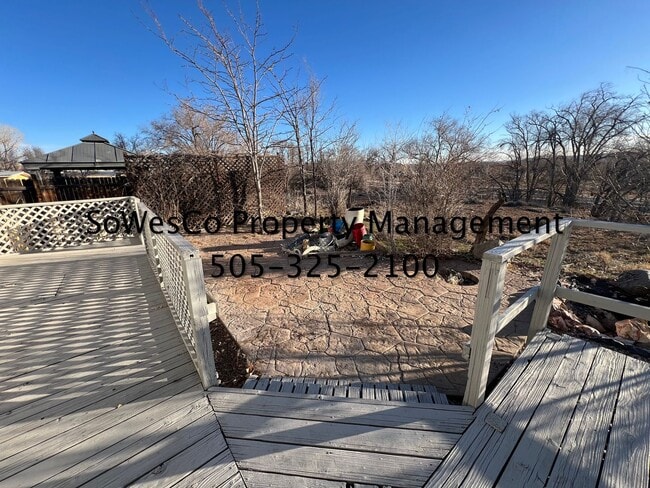 Building Photo - Large 3 Bedroom Home on East Side of Town