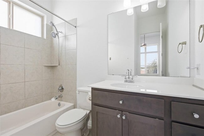 Building Photo - 607 Achilles St