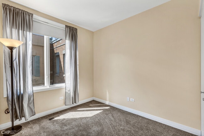 Building Photo - 530 N Peoria St