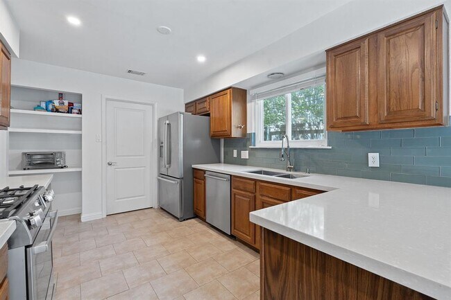 Building Photo - 6550 Fair Valley Trail