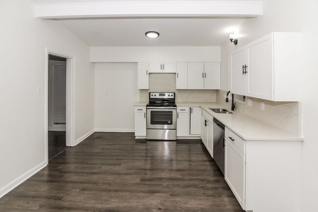 Building Photo - Beautifully Renovated Modern House in Normandy Meadows East!