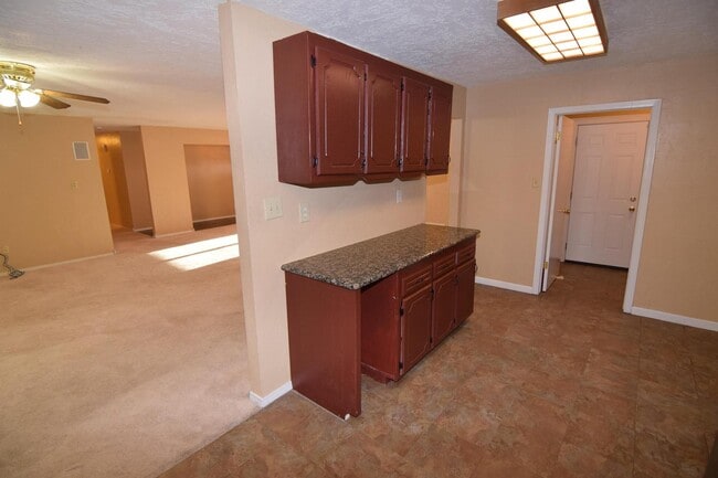 Building Photo - PETS NEGOTIABLE WITH HOMEOWNER APPROVAL!!