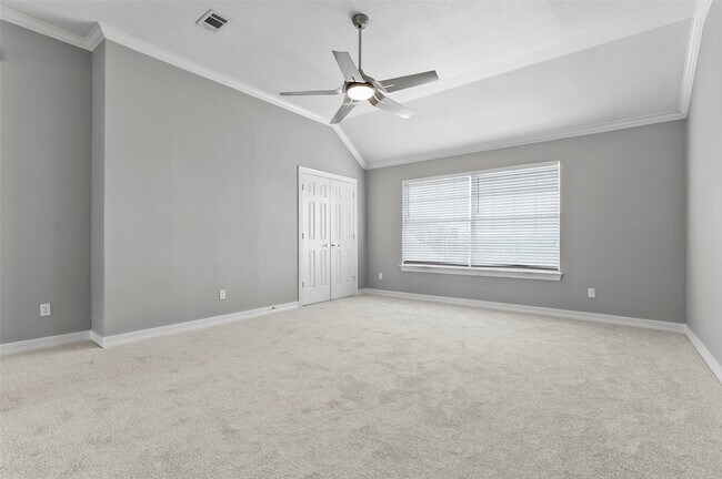 Building Photo - 545 Oak Hill Dr