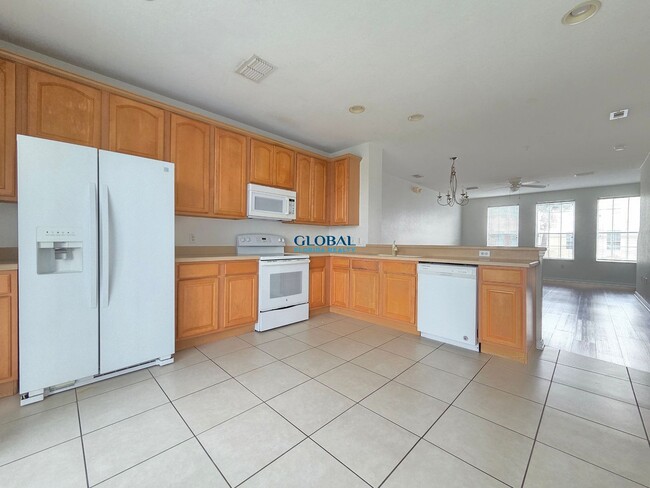 Building Photo - 3Bdrm Townhome -- Gated Community of Vista...
