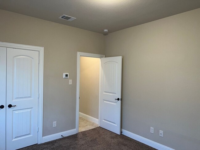 Building Photo - Cameron Lane