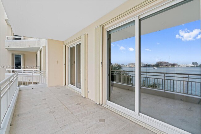Building Photo - 888 Brickell Key Dr