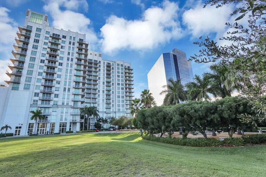 Building Photo - 300 S Australian Ave