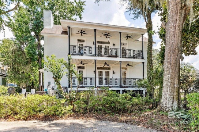 Primary Photo - 6363 D'Olive Ct