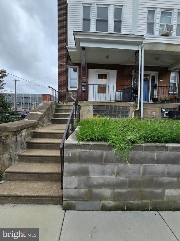 Primary Photo - 660 Brill St