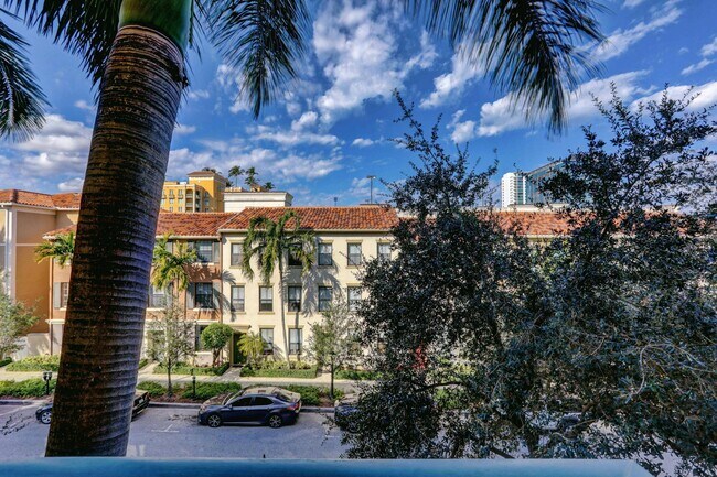 Building Photo - 630 S Sapodilla Ave