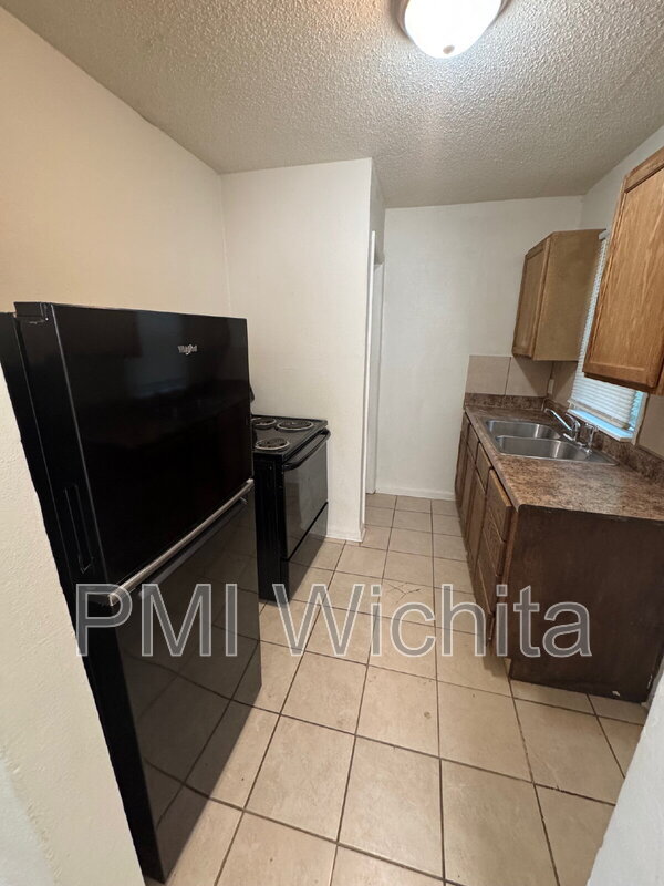Building Photo - 638 S Hydraulic Ave
