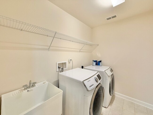 Building Photo - Beautiful 4BD, 3BA House with Bonus Family Room, Large Fenced Backyard, and Finished 2-Car Garage...