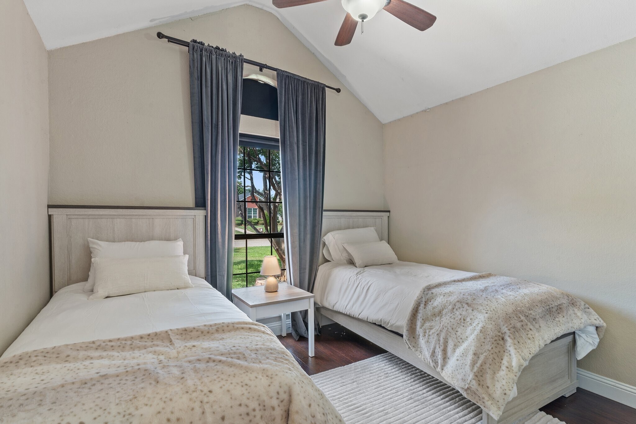 Building Photo - 19 Alamosa Dr