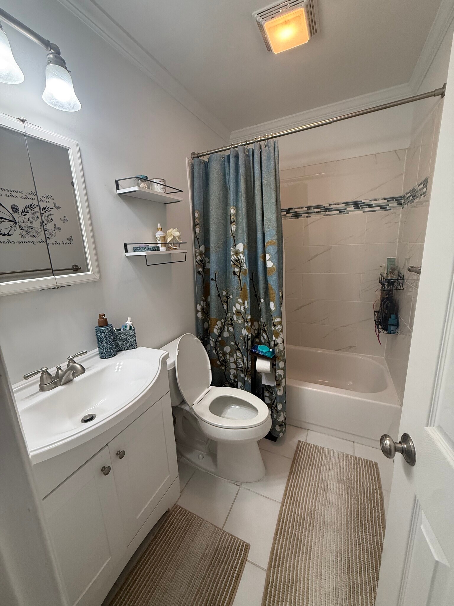 Building Photo - 2 Center Rd