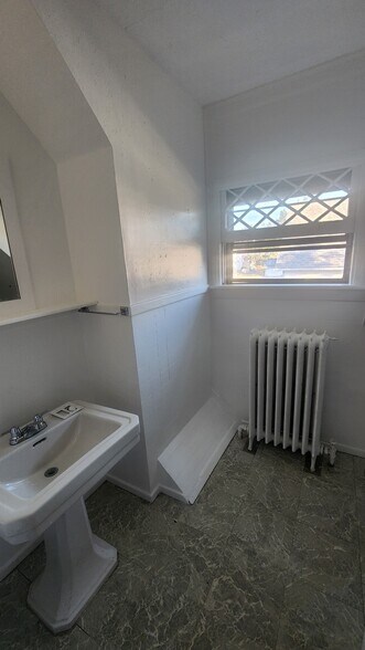 Building Photo - 604 S Roberts Rd