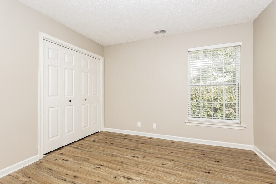 Building Photo - 6713 Ascot Dr