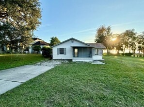 Building Photo - 715 E Silver Star Rd