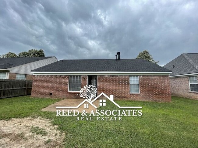 Building Photo - Charming Home Located in Quiet Neighborhood!