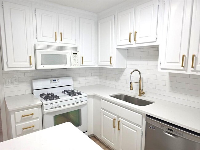 Building Photo - 6009 Deer Springs Ln NW