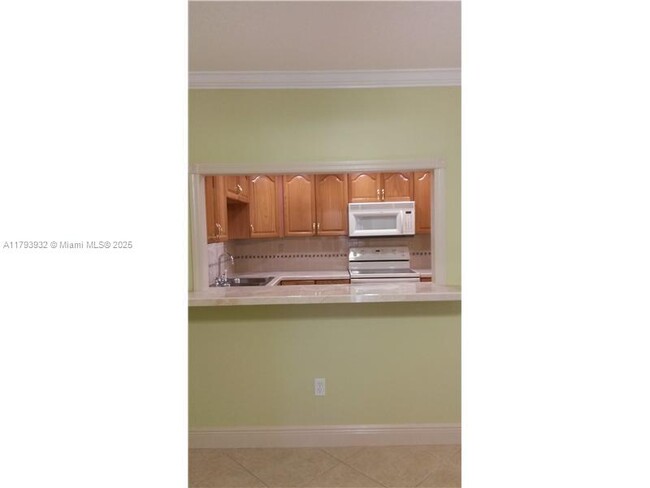 Building Photo - 9301 SW 92nd Ave