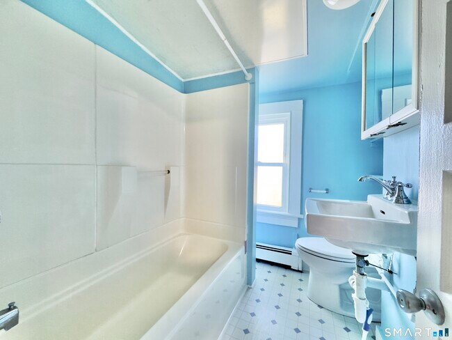 Building Photo - 186 W Washington St