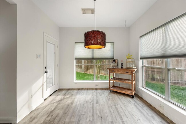 Building Photo - 16218 Woodbend Oaks Dr