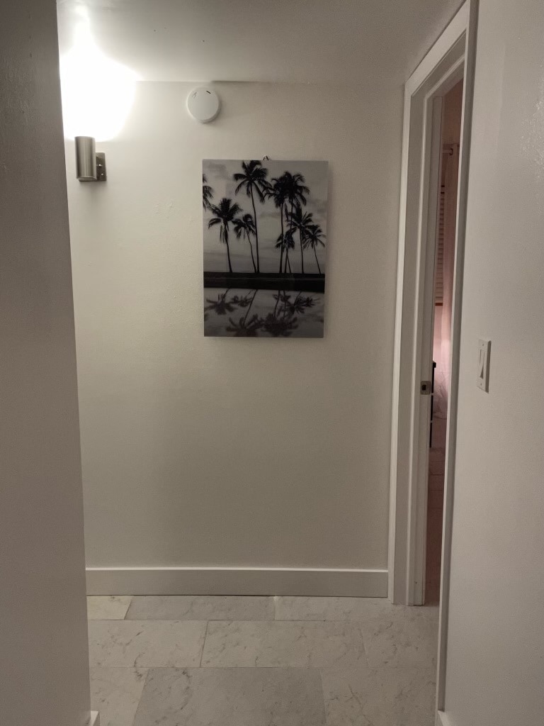 Hallway - 4158 Tamiami Trl