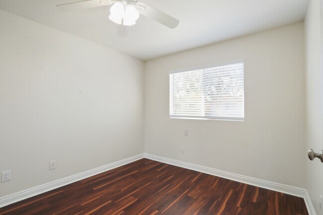 Building Photo - For Rent: Two-Story 3-Bedroom Home in South Corona