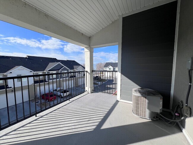 Building Photo - 338 W 410 N St