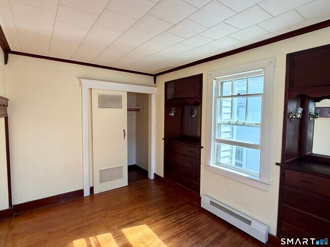 Building Photo - 23 Farnham Ave