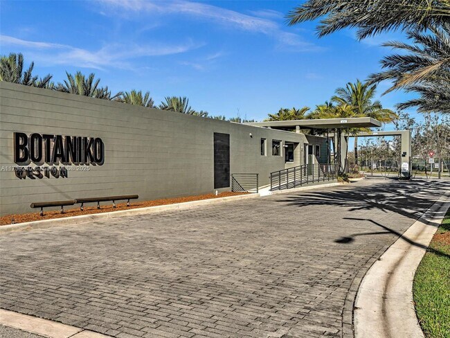 Building Photo - 16644 Botaniko Dr N