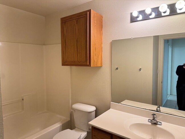 Building Photo - 606 N Bangor Ave