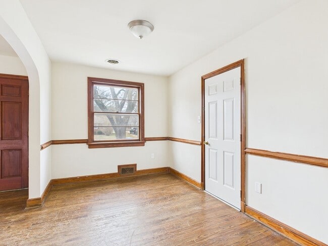 Building Photo - 637 Woodhaven Dr