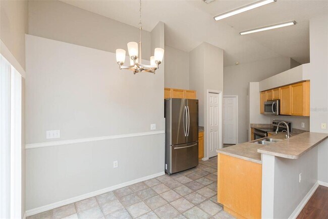 Building Photo - 4550 Roundview Ct