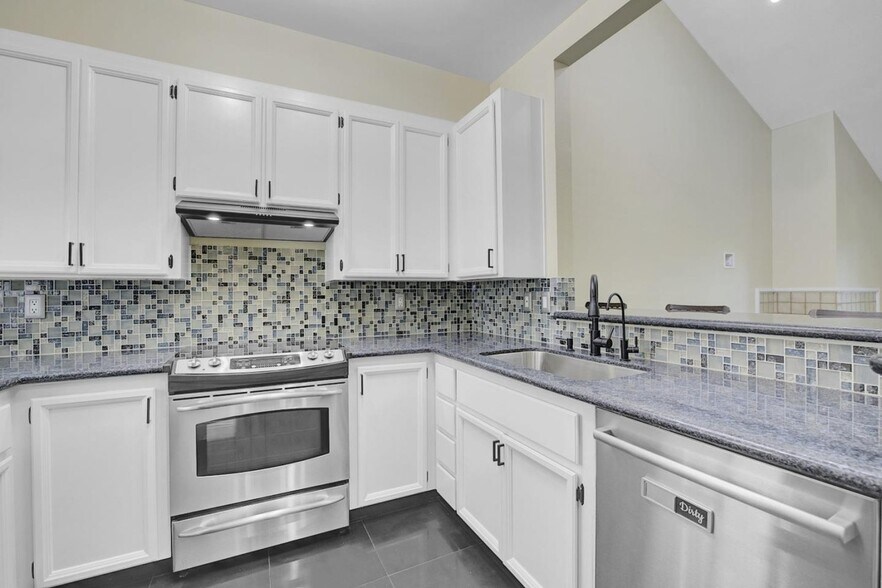 Building Photo - 4691 Albany Cir
