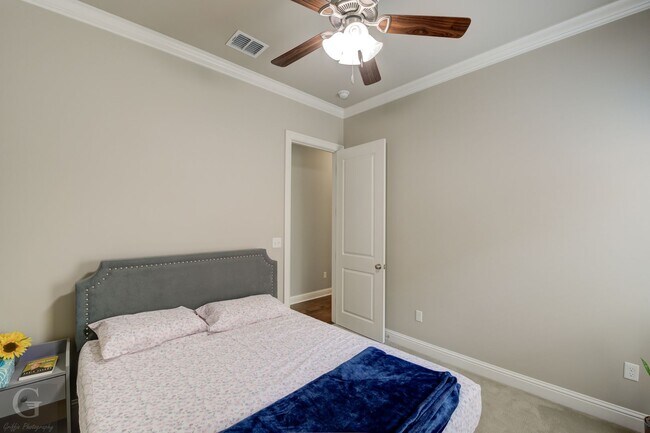 Building Photo - Beautiful 3 Bedroom in Twelve Oaks - Less ...