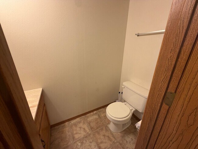 Building Photo - 20305 Skyview Dr