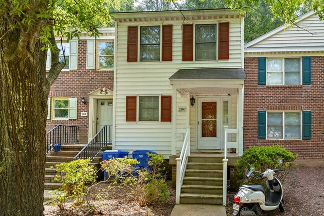 Building Photo - WOW!! Great Location! Quite neighborhood, close to everything