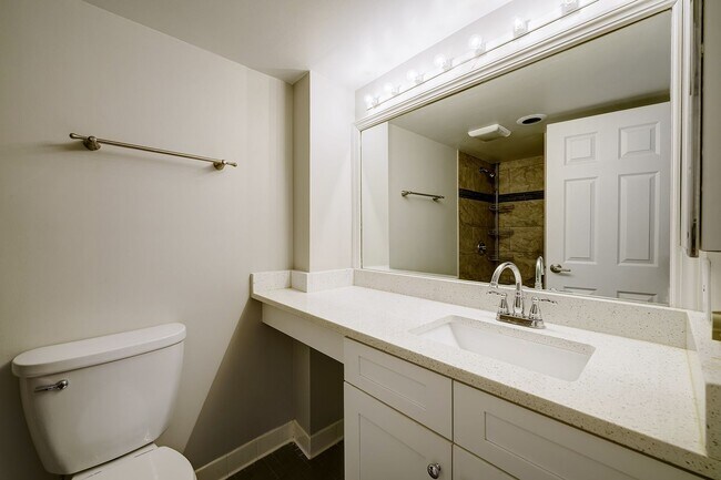 Building Photo - Two-level 2BR/2BA Condo with Balcony and Garage Parking