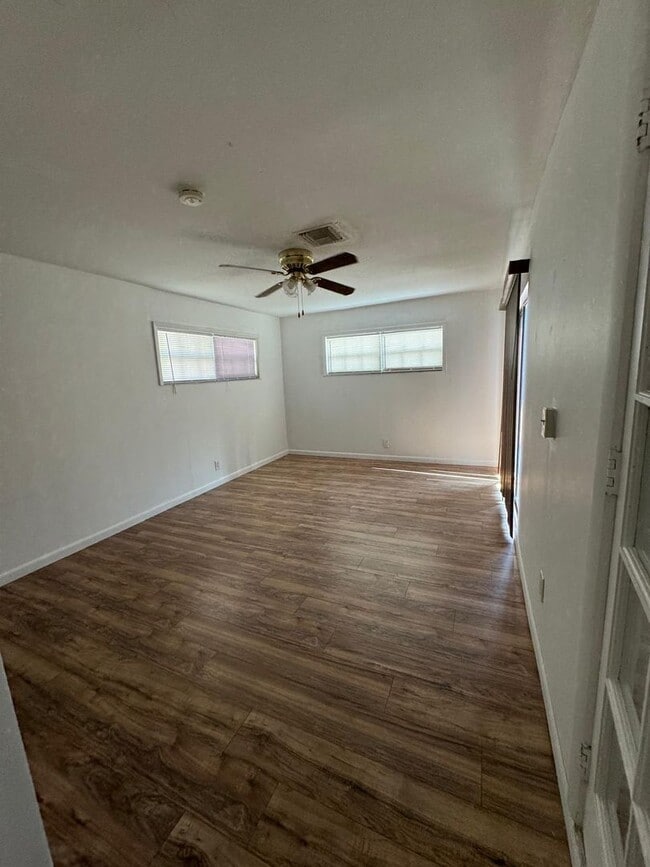 Building Photo - Spacious 4BR Home | Private Yard | Great L...