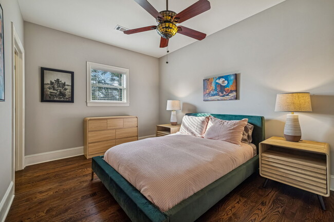 Building Photo - 594 Lake Haven Dr