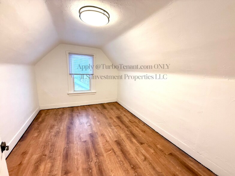 Building Photo - 341 N 6th Ave