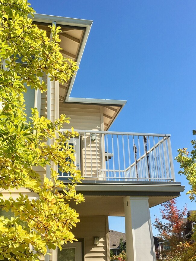 Building Photo - Gorgeous 2BD Condo in Desirable Progress Ridge Location!  High End Finishes, Great View!