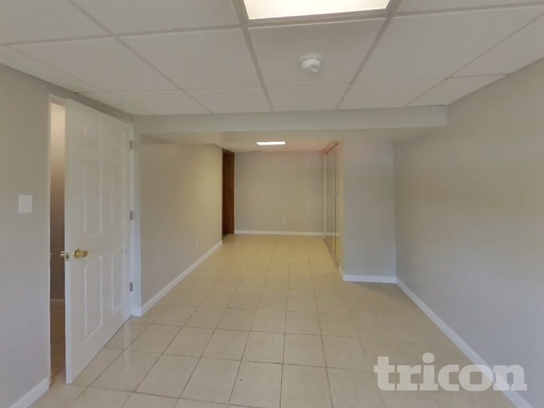 Building Photo - 1816 Hilltop Village Ln