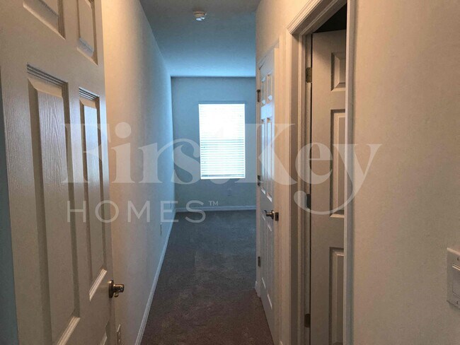Building Photo - 1609 SW 25th Ln