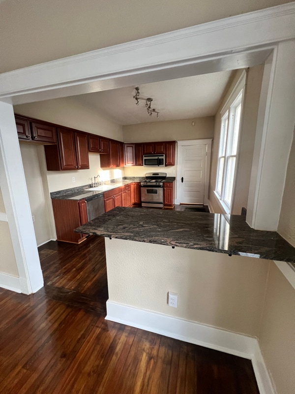 Building Photo - 1994 Manila Ave