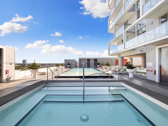 Building Photo - 2000 Metropica Wy