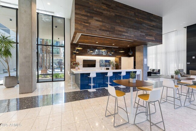 Building Photo - 100 W Portland St